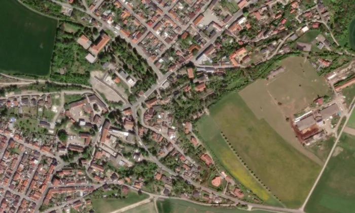 kostel Nalezení těla svatého Štěpána v Pcherách – letecký pohled