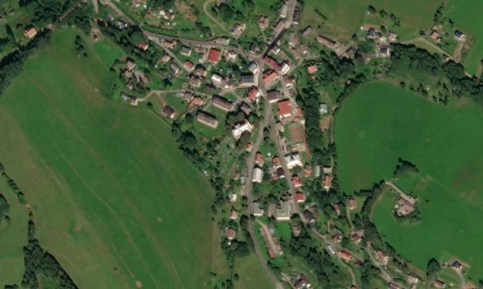 kostel Nanebevzetí Panny Marie (Bernartice) – letecký pohled
