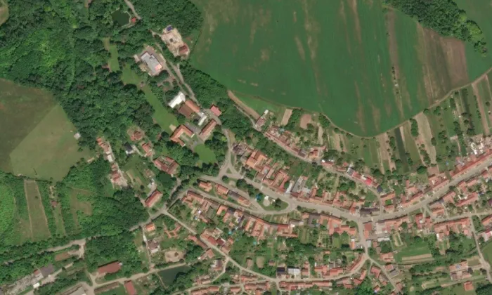 Kostel Nanebevzetí Panny Marie (Diváky) – letecký pohled