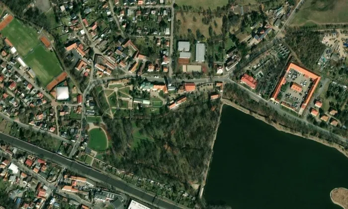kostel Nanebevzetí Panny Marie (Dolní Počernice) – letecký pohled