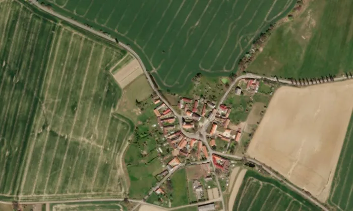 Kostel Nanebevzetí Panny Marie (Modrá Hůrka) – letecký pohled