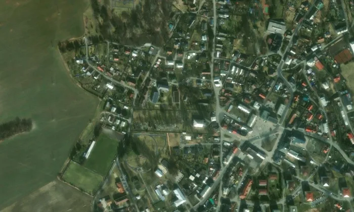 Kostel Nanebevzetí Panny Marie (Moravský Beroun) – letecký pohled