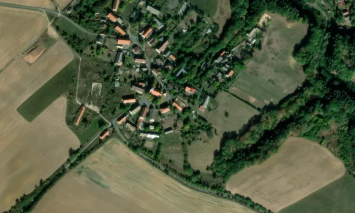 Kostel Nanebevzetí Panny Marie (Pavlovice) – letecký pohled