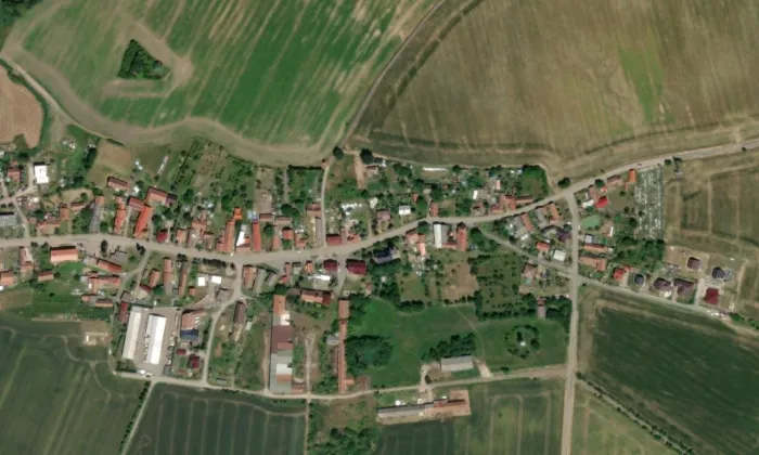 Kostel Nanebevzetí Panny Marie (Petrovice) – letecký pohled