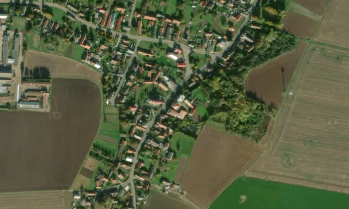Kostel Nanebevzetí Panny Marie (Slatiny) – letecký pohled