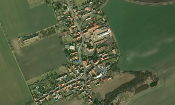 Kostel Nanebevzetí Panny Marie (Vrbno nad Lesy) – letecký pohled