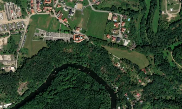 Kostel Nanebevzetí Panny Marie v Klokotech – letecký pohled