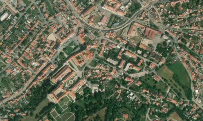 kostel Nanebevzetí Panny Marie ve Valticích – letecký pohled