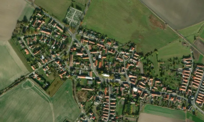 Kostel Narození Panny Marie (Běrunice) – letecký pohled