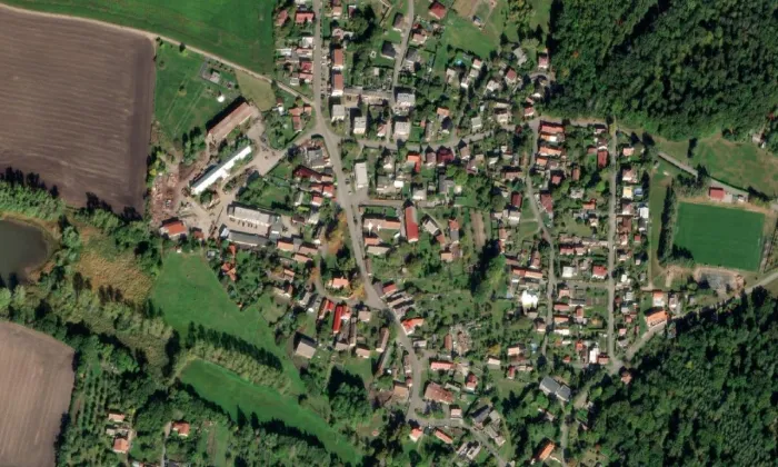 kostel Narození Panny Marie (Jabkenice) – letecký pohled