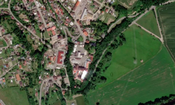 Kostel Narození Panny Marie (Klášter Hradiště nad Jizerou) – letecký pohled