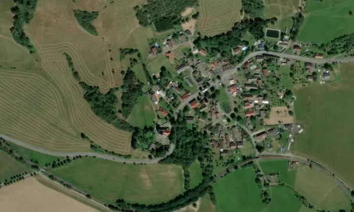 Kostel Narození Panny Marie (Loučim) – letecký pohled