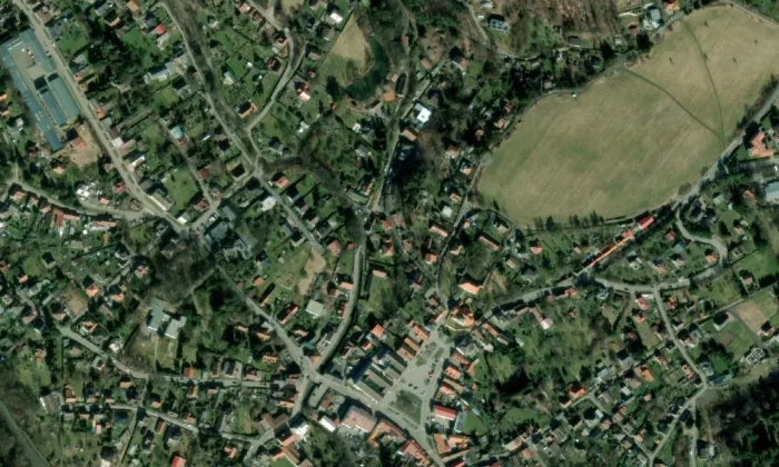 Kostel Narození Panny Marie (Mnichovice) – letecký pohled