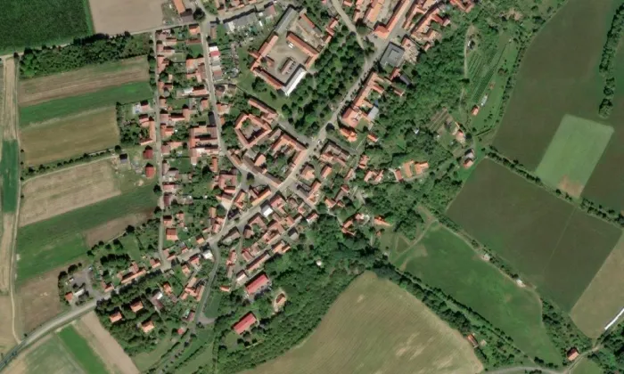 Kostel Narození Panny Marie (Ročov) – letecký pohled