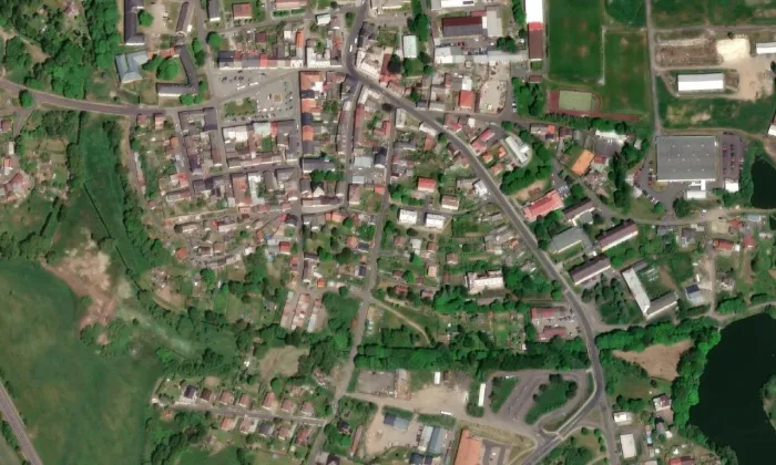 Kostel Narození Panny Marie (Toužim) – letecký pohled