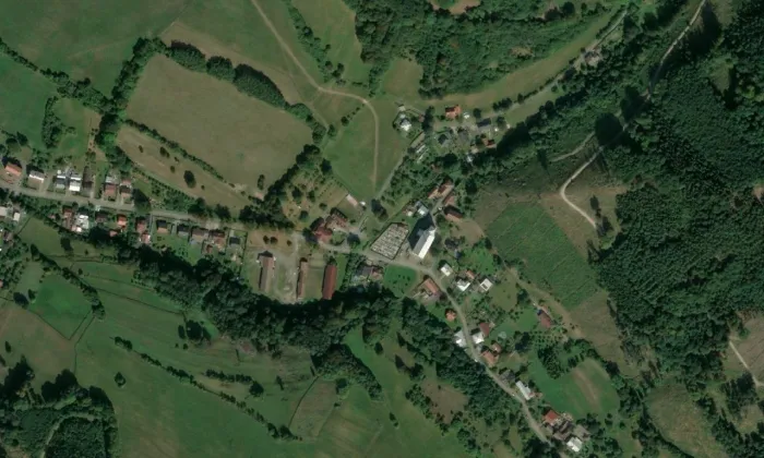 Kostel Narození Panny Marie a sv. Anny (Rajnochovice) – letecký pohled