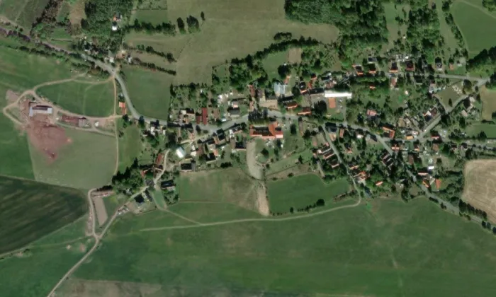Kostel Narození svatého Jana Křtitele (Okrouhlé Hradiště) – letecký pohled