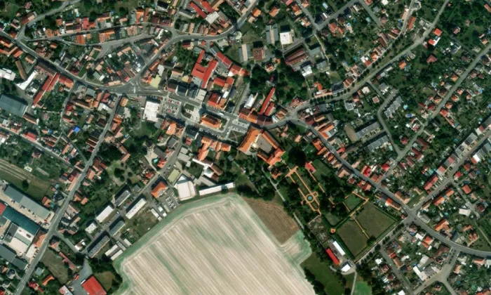 Kostel Nejsvětější Trojice (Chrást) – letecký pohled
