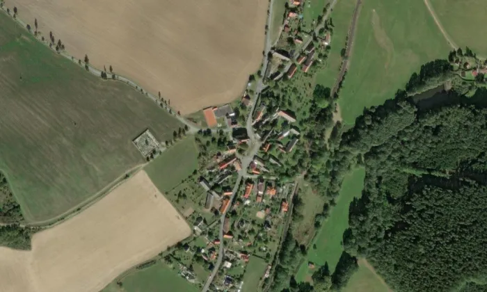 Kostel Nejsvětější Trojice (Mešno) – letecký pohled