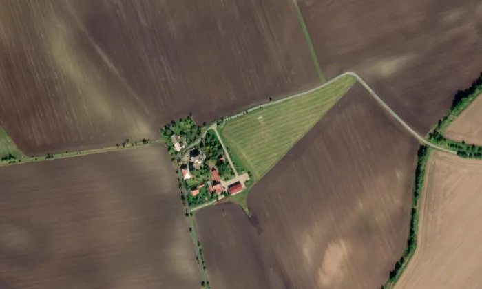 Kostel Nejsvětější Trojice (Obrubce) – letecký pohled
