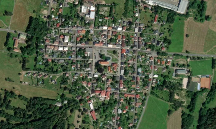 Kostel Nejsvětější Trojice v Jiřetíně pod Jedlovou – letecký pohled