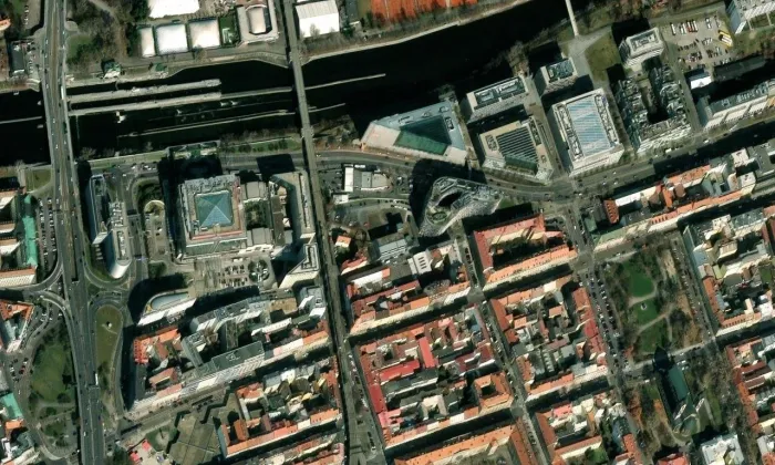 Kostel Obrácení svatého Pavla (Karlín) – letecký pohled