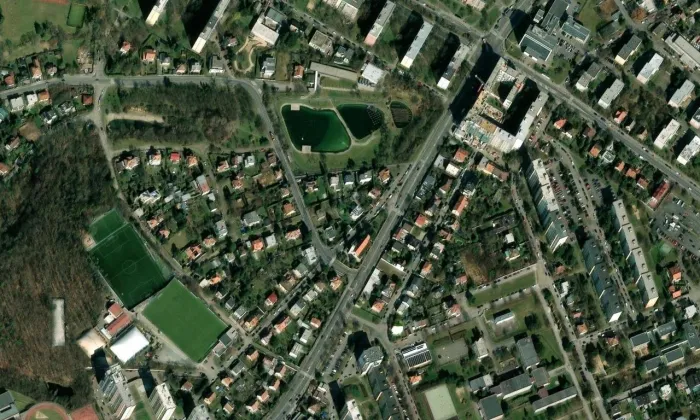 Kostel Panny Marie Královny míru – letecký pohled
