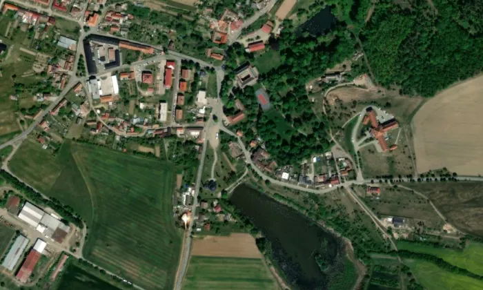 kostel Panny Marie Matky jednoty křesťanů – letecký pohled