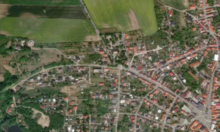 kostel Panny Marie Sedmibolestné v Týnci nad Labem – letecký pohled