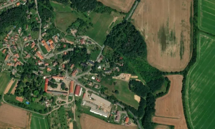 Kostel Povýšení svatého Kříže (Lobeč) – letecký pohled