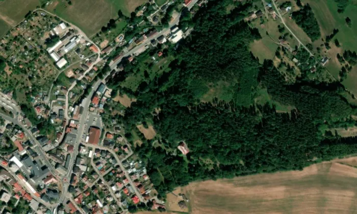 Kostel Proměnění Páně a svatého Mikuláše – letecký pohled