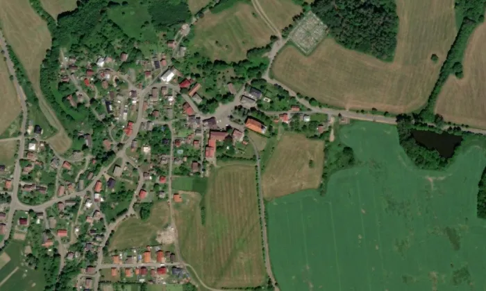 kostel svaté Máří Magdalény (Včelákov) – letecký pohled