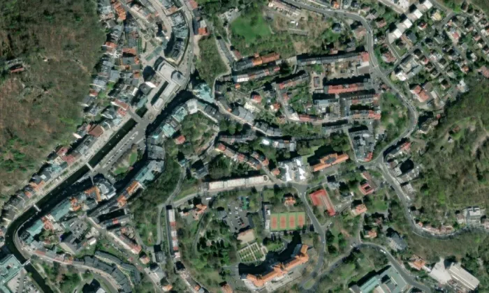 Kostel svaté Máří Magdaleny (Karlovy Vary) – letecký pohled