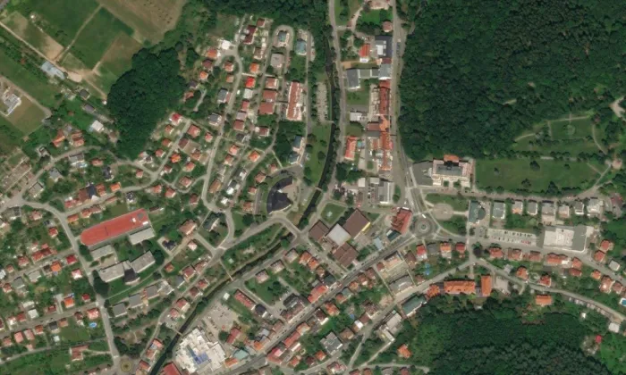 kostel svaté Rodiny (Luhačovice) – letecký pohled