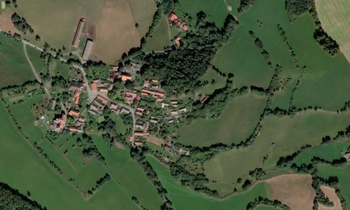 Kostel svatých Jana a Pavla (Dobrš) – letecký pohled