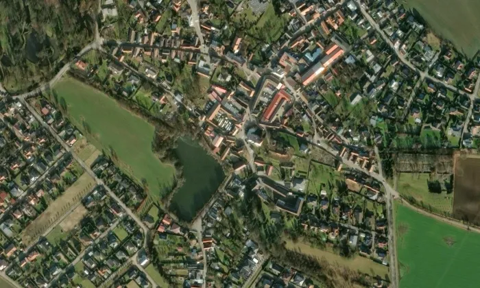 Kostel svatých Petra a Pavla (Jirny) – letecký pohled