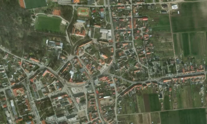 Kostel svatého Štěpána (Hrušovany nad Jevišovkou) – letecký pohled