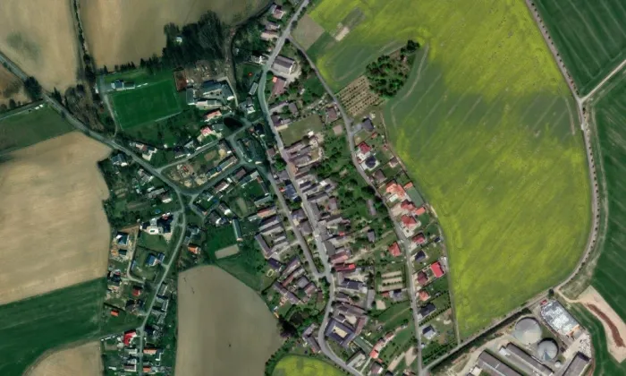Kostel svatého Antonína Paduánského (Třeština) – letecký pohled