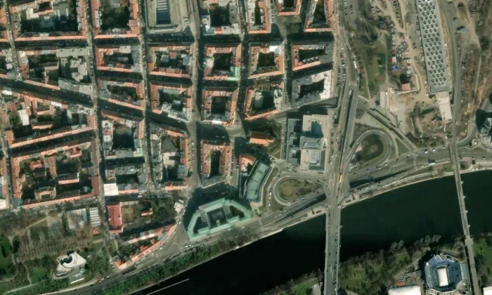 kostel svatého Antonína Paduánského v Holešovicích – letecký pohled