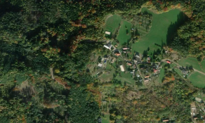 kostel svatého Bartoloměje (Brada) – letecký pohled