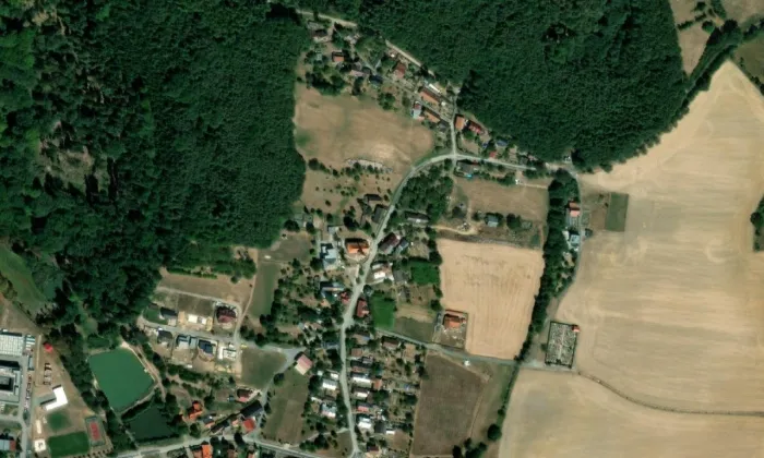 Kostel svatého Bartoloměje (Chodovice) – letecký pohled