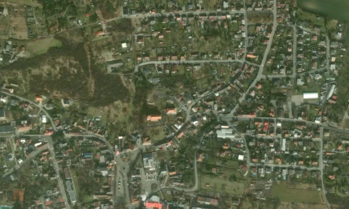 Kostel svatého Bartoloměje (Dobrovice) – letecký pohled