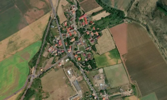 Kostel svatého Bartoloměje (Holedeček) – letecký pohled
