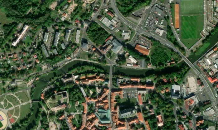 Kostel svatého Bartoloměje v Chebu – letecký pohled