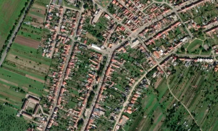 kostel svatého Cyrila a Metoděje (Lužice) – letecký pohled