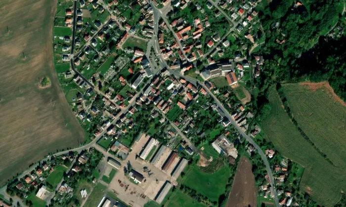 Kostel svatého Františka z Assisi (Kněžmost) – letecký pohled