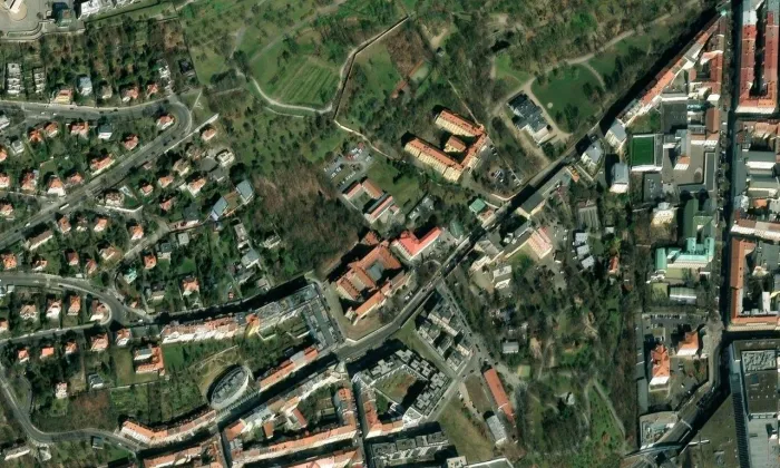 Kostel svatého Gabriela v Praze – letecký pohled