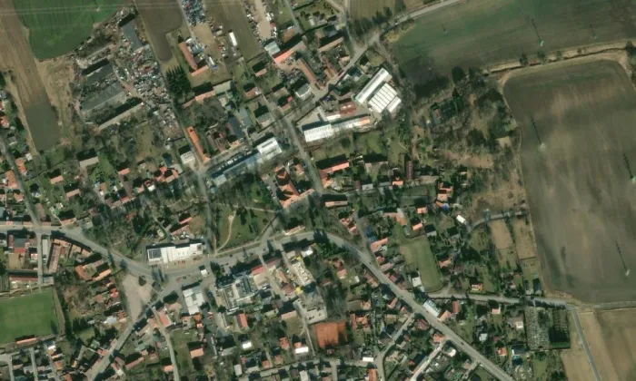 Kostel svatého Havla v Tuchlovicích – letecký pohled