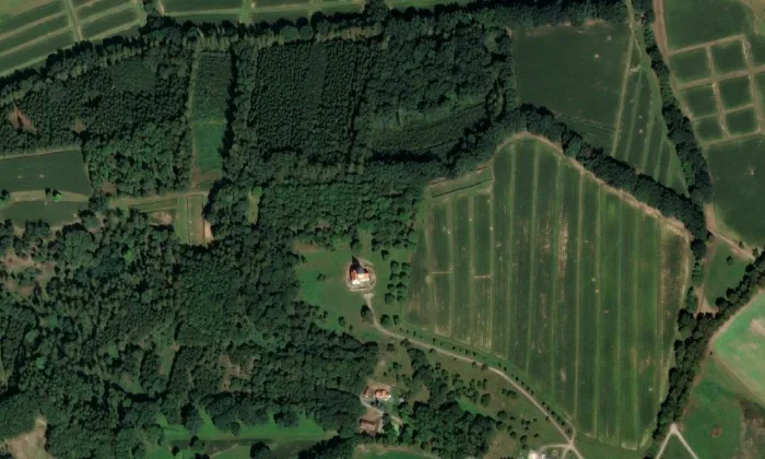 Kostel svatého Jakuba (Chvojen) – letecký pohled