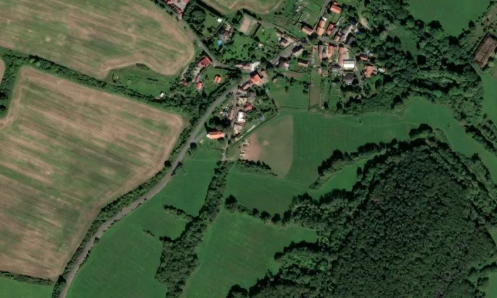 Kostel svatého Jakuba apoštola (Mrzlice) – letecký pohled